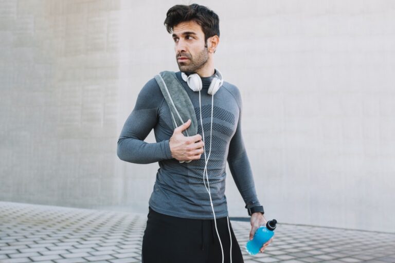 Ragazzo Che Indossa Abbigliamento Tecnico